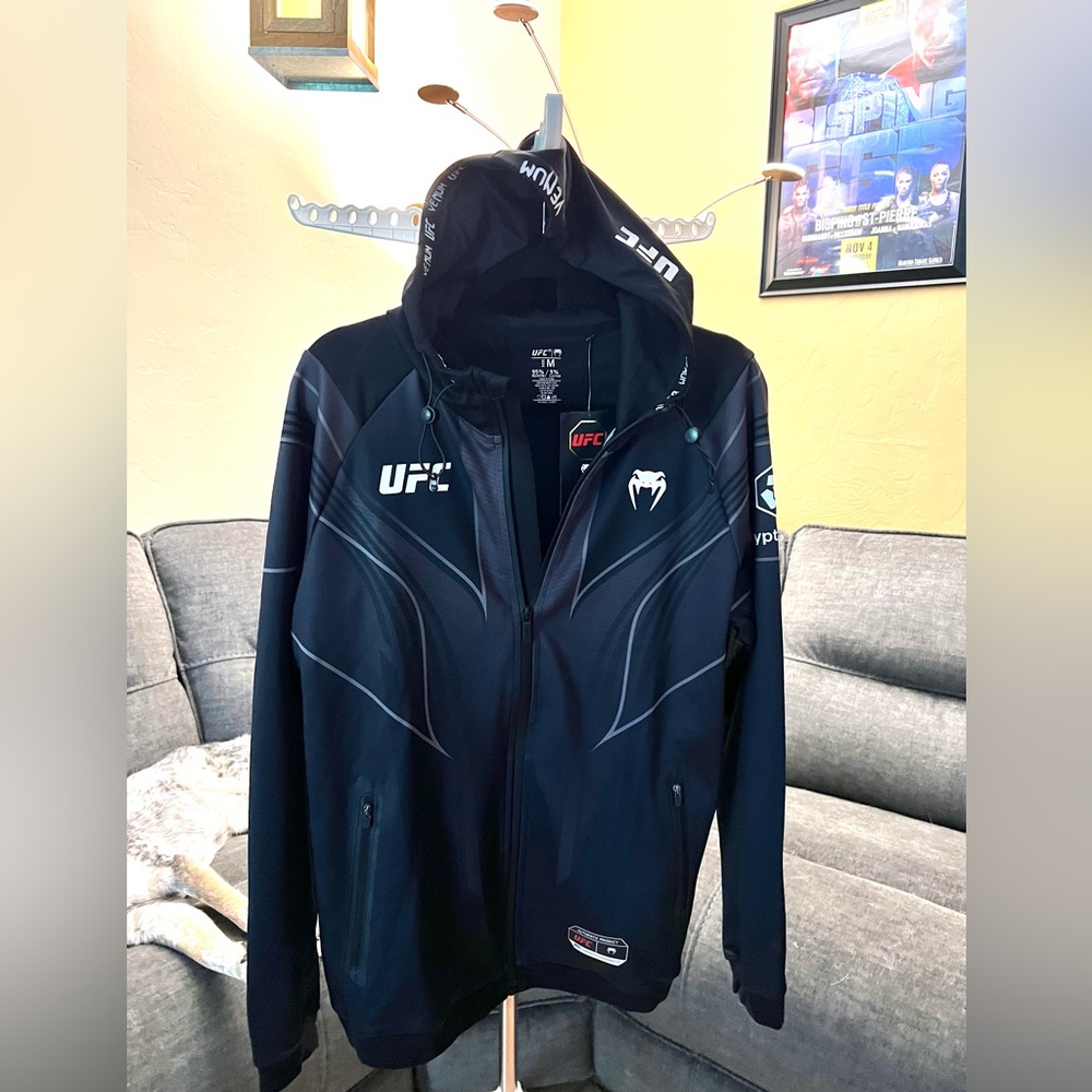 NWT UFC Venum Authentic Fight Night 2.0 Kit by Venum Men's Walkout Hoodie